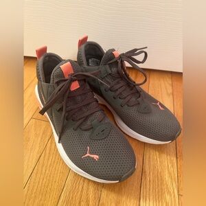 Girls Puma Sneakers  Cloud Foam size 4.5. LIKE NEW